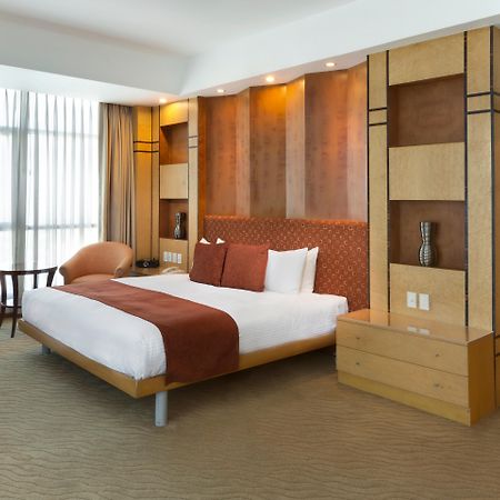 Crowne Plaza Manila Galleria By Ihg Pasig City Экстерьер фото